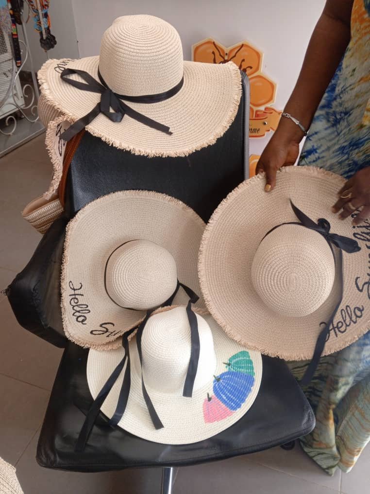 Ensemble sac et chapeau élégant