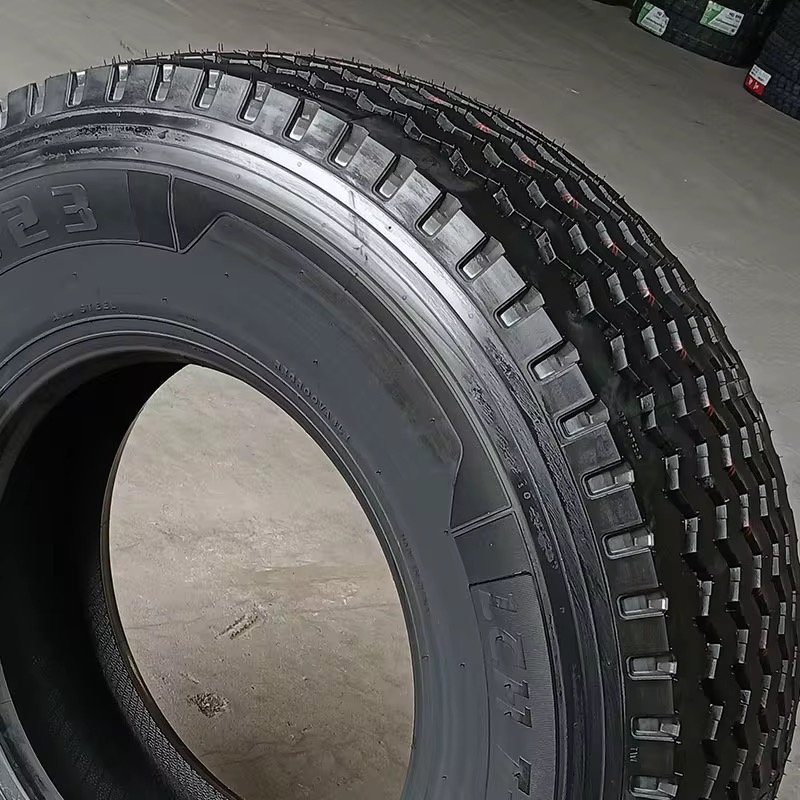 PNEUS 385/65R22.5