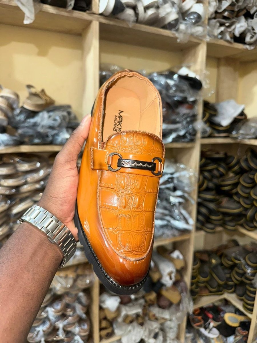 chaussures 👞 Makiss Milano vernissées* 🥰🥰🥰  Pointures : *41 42 43 44 45*  *NB: le stock est limité*