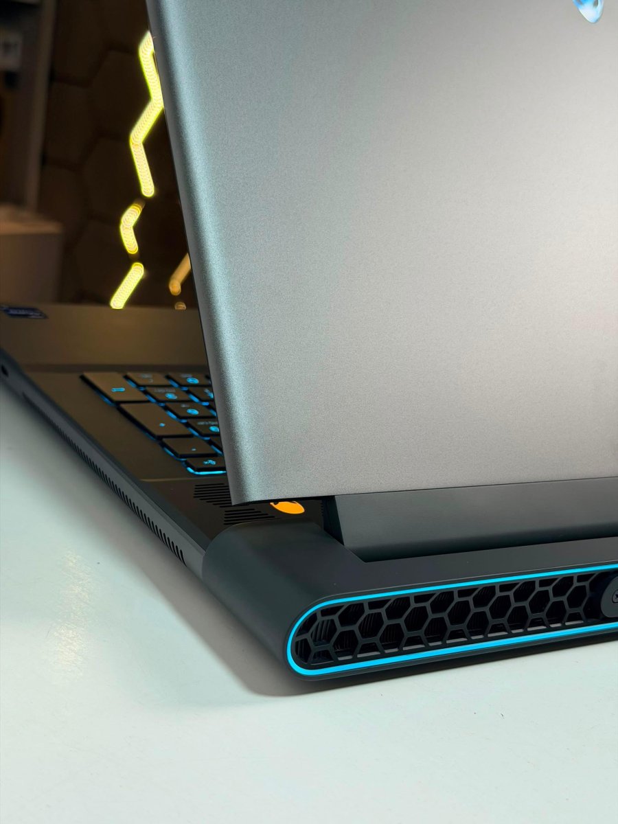 💻 Dell Alienware m18 R2