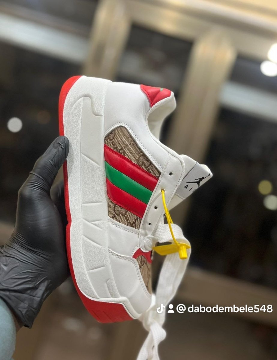 chaussures* 👟 *de Swag* 🥰🥰🥰   *Pointure: 41 42 43 44 45 46*  *NB: le stock est limité.*