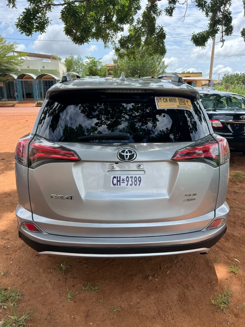 TOYOTA RAV4 2018