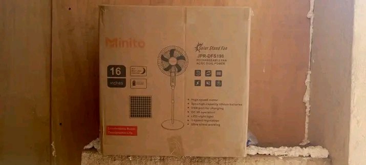 Ventilateur rechargeable en panneau