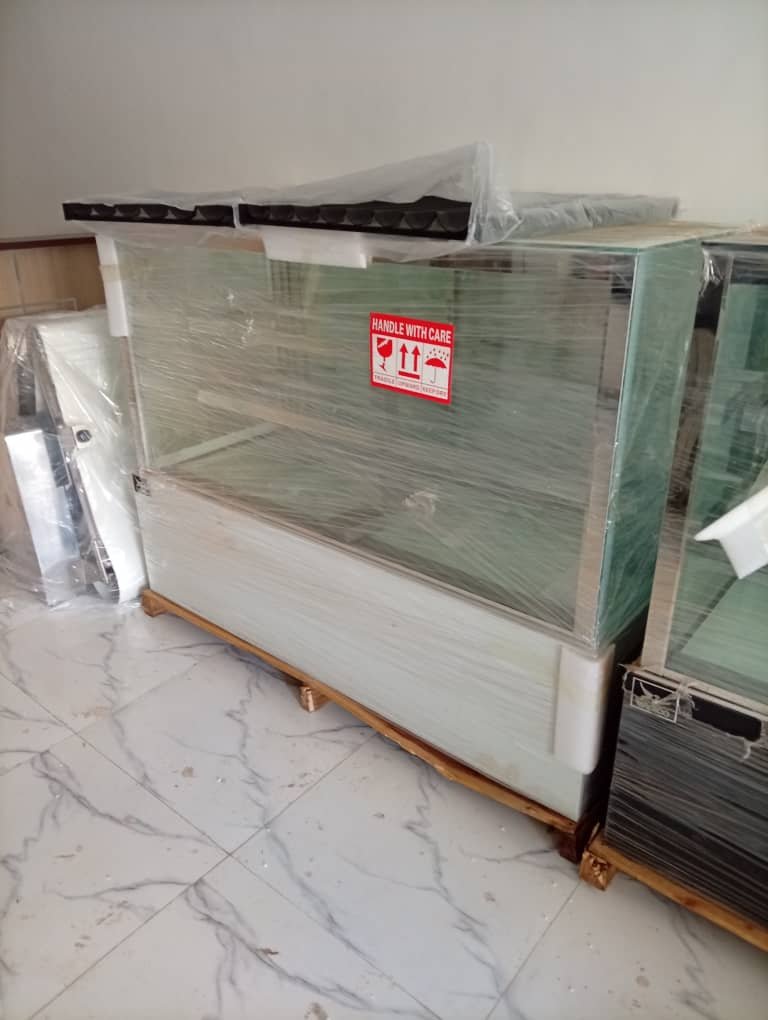 Vitrines froides et chaudes disponibles