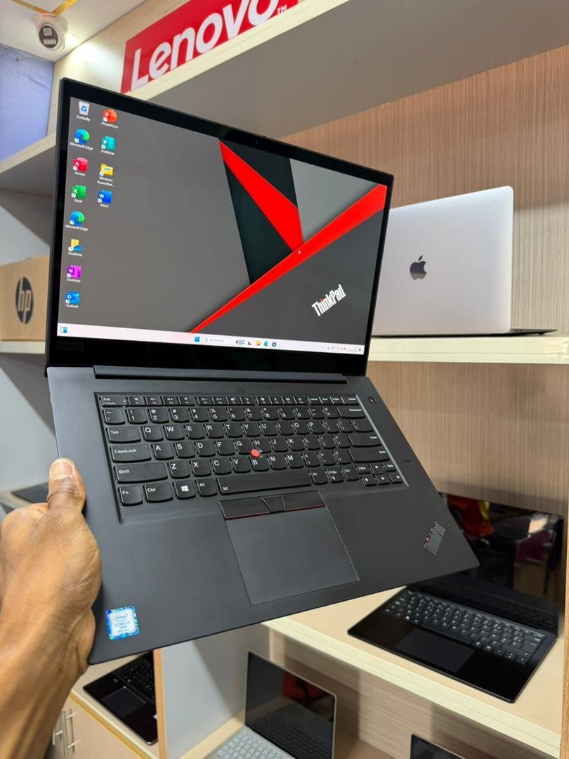 Hp elitebook 830g7 i5 10èmeLenovo ThinkPad X1 Extreme Gen 2