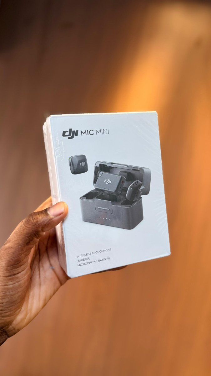 Kit micro-cravate sans fil DJI Mic Mini (2 émetteurs + 1 récepteur + étui de chargement), ultraléger, autonomie de 48 heures, garantie CPS renforcée de 2 ans, 2 micros-cravates Deco Gear et étui EVA de 18 cm.