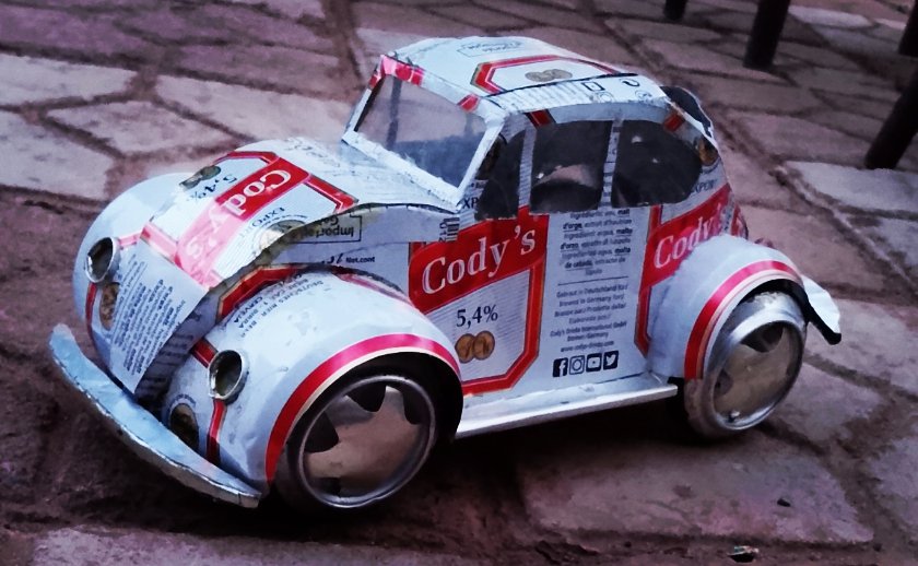 Voitures miniatures artisanales
