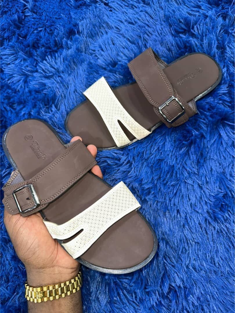 de chaussures Tapettes Dixaile🥰🥰🥰  Pointures : *41 42 43 44 45*  *NB: le stock est limité*