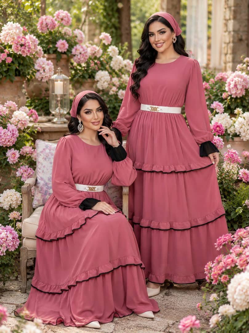 Des jolies robes hijabs avec foulard. Numéro 62830095