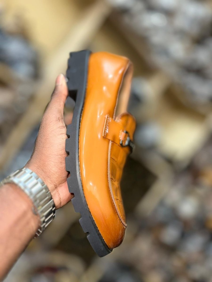 chaussures 👞 Makiss Milano vernissées* 🥰🥰🥰  Pointures : *41 42 43 44 45*  *NB: le stock est limité*