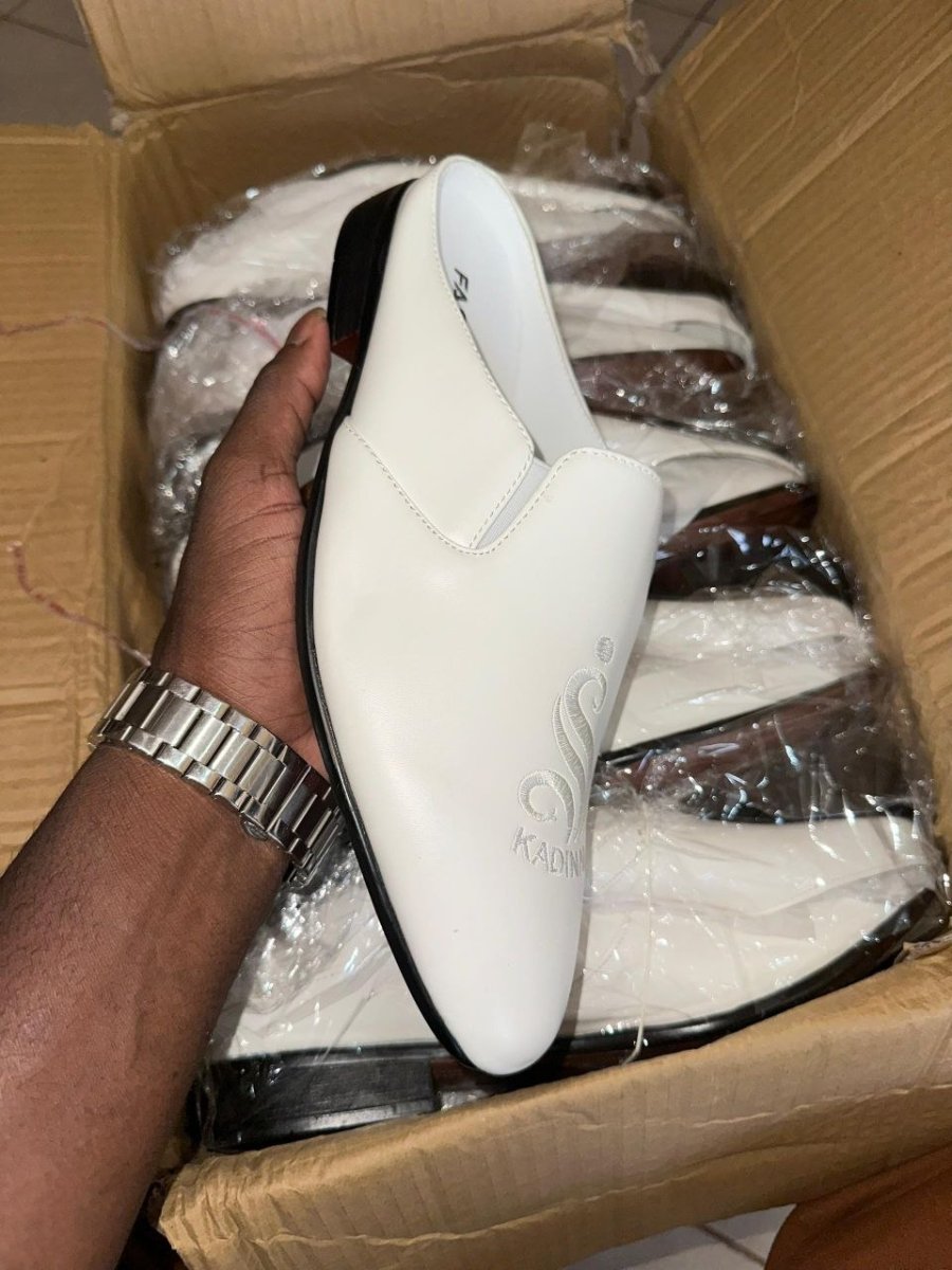 de chaussures babouches Moukés Kadinai* 🥰🥰🥰  *Pointures: 40 41 42 43 44 45.*