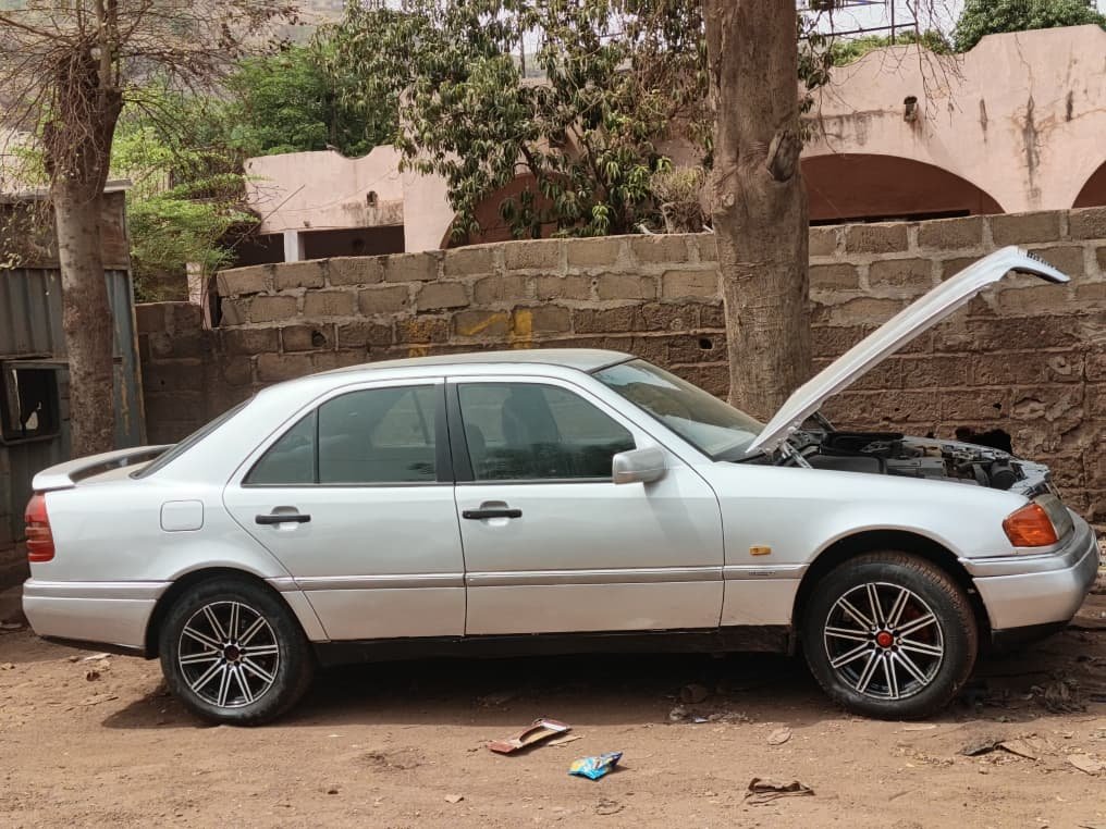 Voiture Mercedes Benz C220