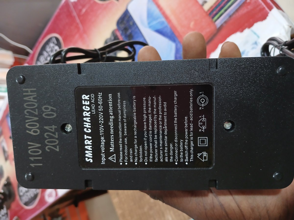 Chargeur pour moto électrique