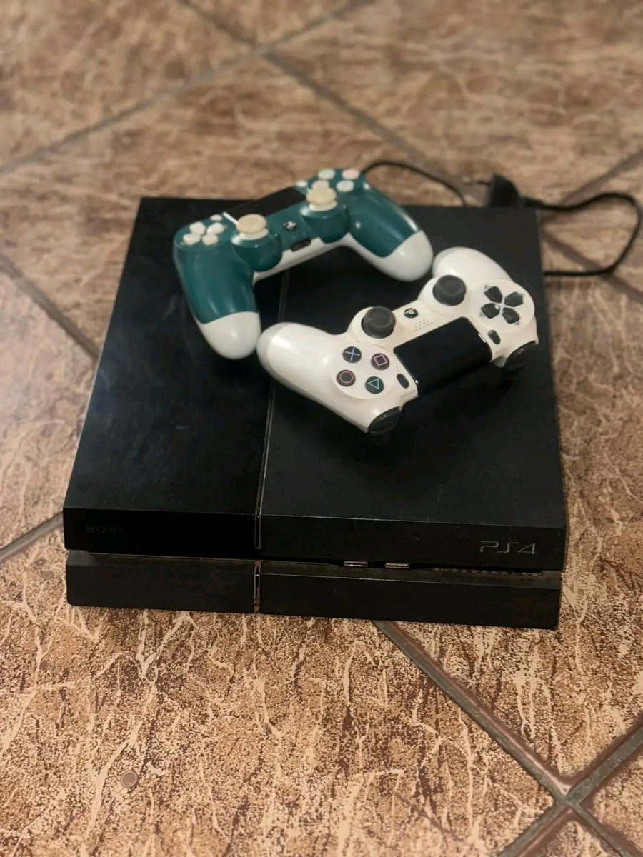 PS 4