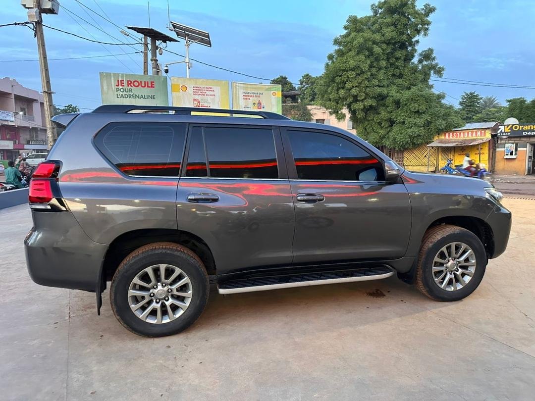 LAND CRUISER