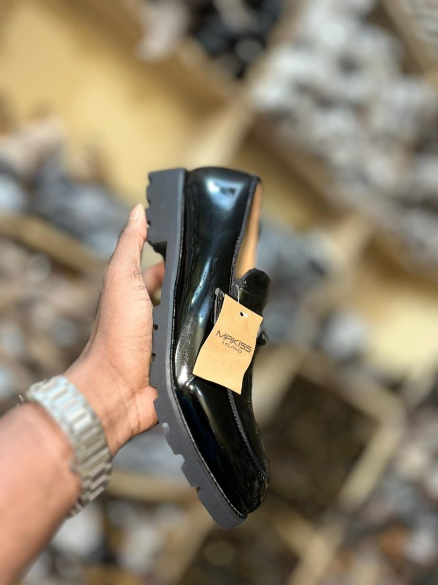 chaussures 👞 Makiss Milano vernissées* 🥰🥰🥰  Pointures : *41 42 43 44 45*  *NB: le stock est limité*