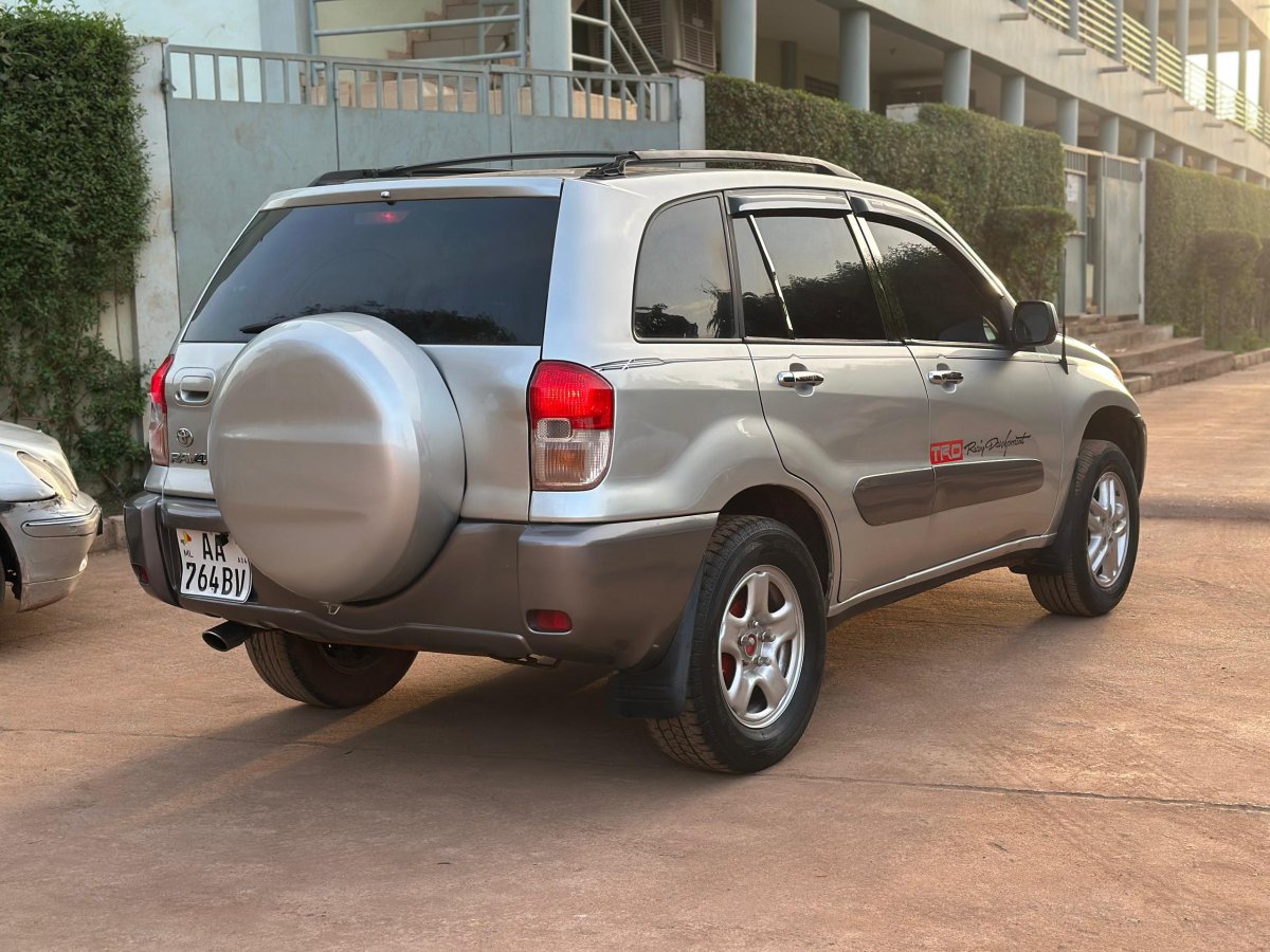 Toyota Rav4 intermédiaire   Année 2003
