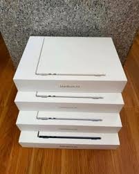 Apple MacBook  Air 2026/ 13 Pouces Portable avec Puce M5 : Conçu pour l’IA, Écran Liquid Retina 13,6 Pouces, Mémoire unifiée 16 Go, SSD 512 Go, Caméra Center Stage 12 MP, Touch ID, Wi-FI 7 ; Minuit