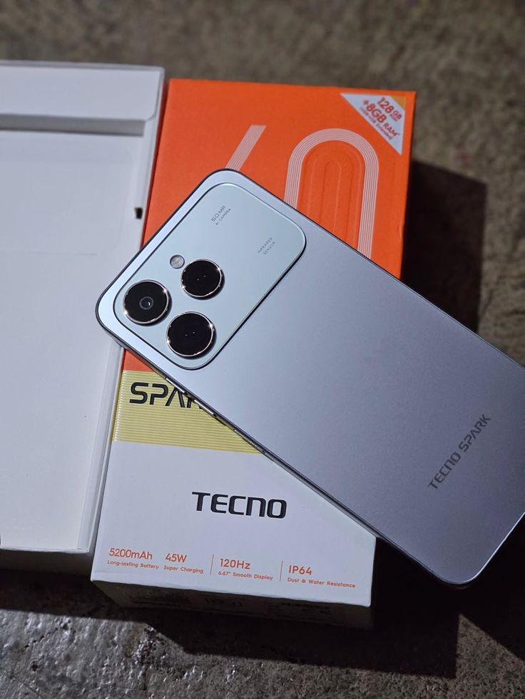 📱 TECNO SPARK 40 – 128Go / 8Go RAM 📦 Stockage : 128Go 🚀 RAM : 8Go 🔋 Batterie longue durée : 5200 mAh ⚡ Charge rapide : 45W 📺 Écran fluide : 120Hz