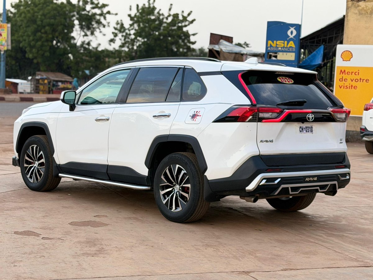 TOYOTA RAV4