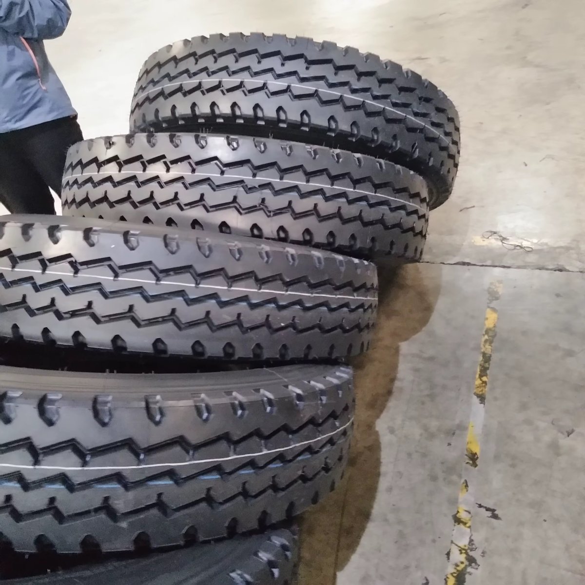 PNEUS 315/80R22.5