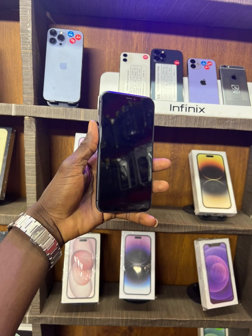 iPhone 11 Simple 64g face One Pièce : Ecran /Batterie  Prix : 80.000fc