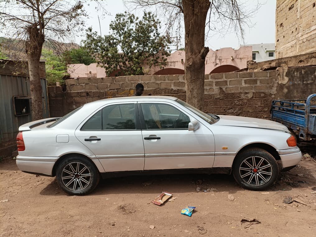 Voiture Mercedes Benz C220