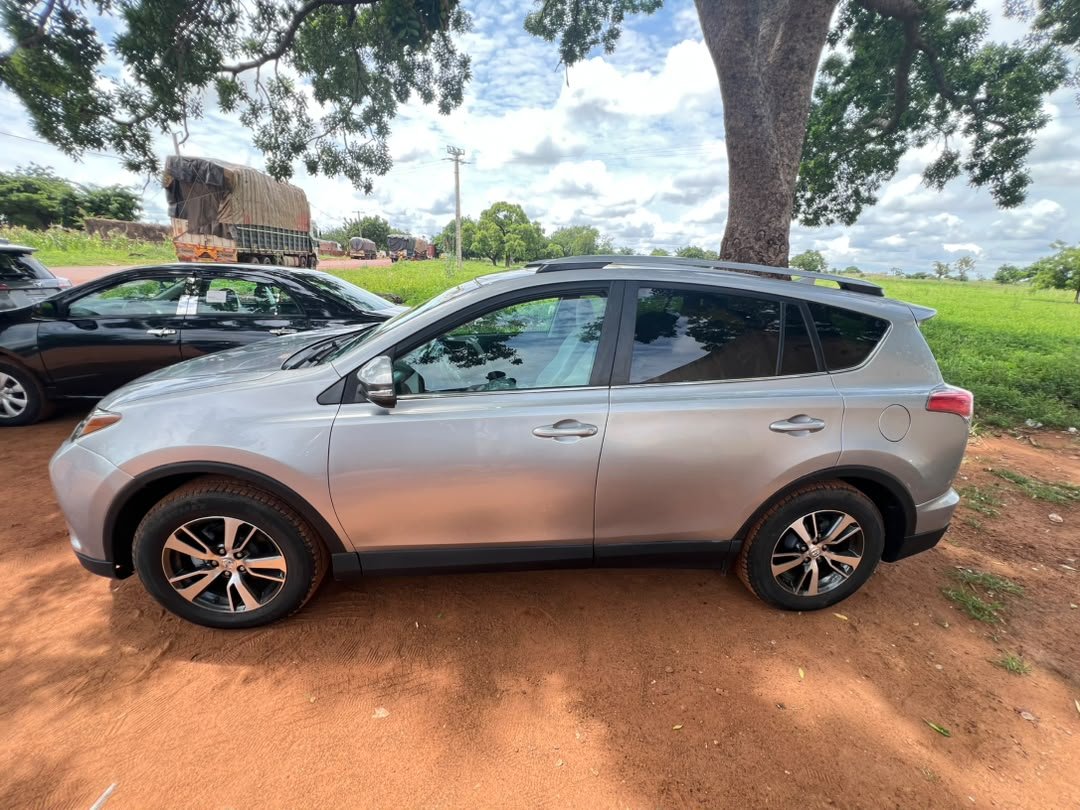 TOYOTA RAV4 2018