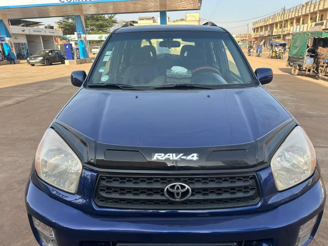 Toyota RAV4, manuelle , bien climatisée