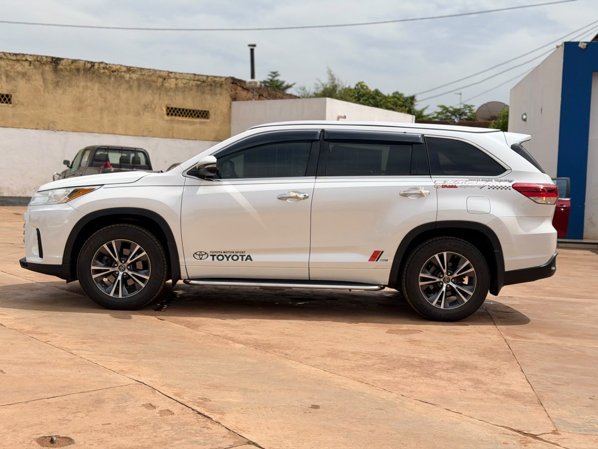 TOYOTA HIGLENDER