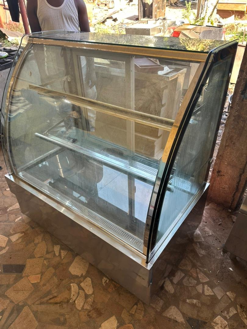 Vitrines froides et chaudes disponibles