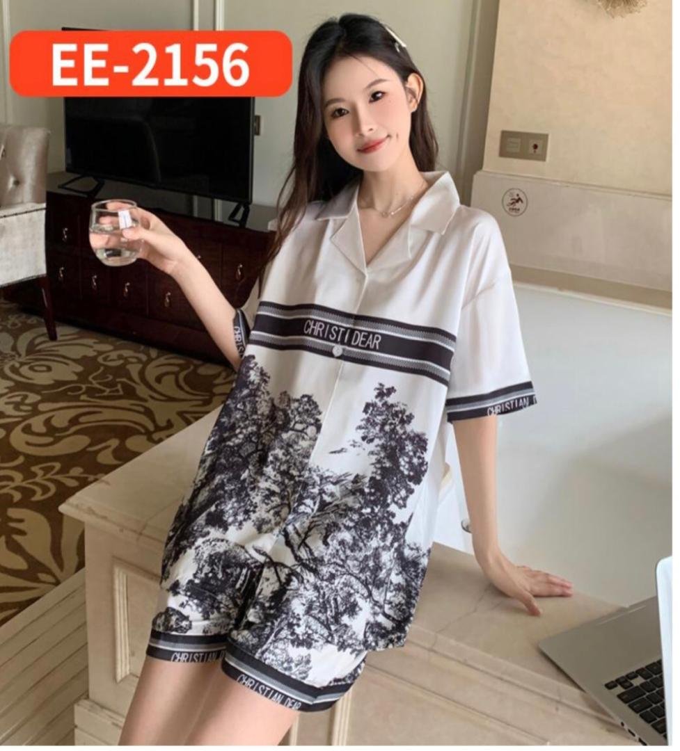 Pyjamas ou vêtement de maison