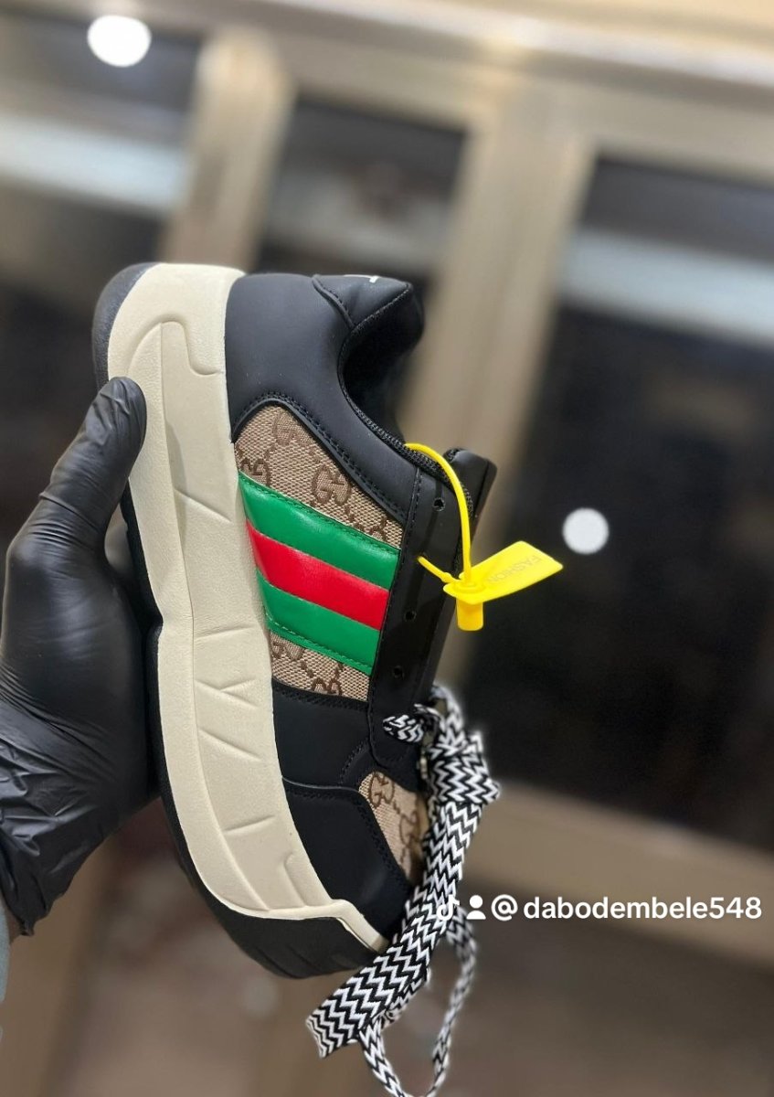 chaussures* 👟 *de Swag* 🥰🥰🥰   *Pointure: 41 42 43 44 45 46*  *NB: le stock est limité.*