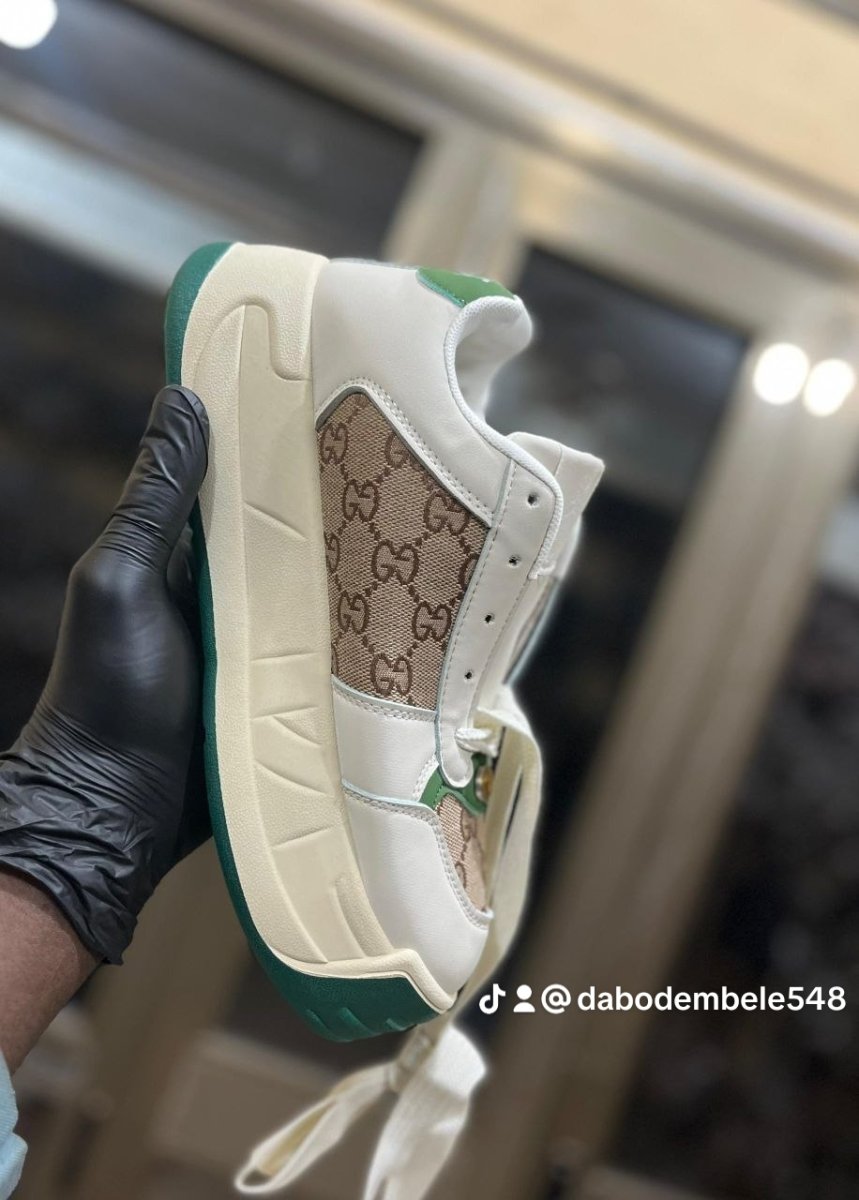 chaussures* 👟 *de Swag* 🥰🥰🥰   *Pointure: 41 42 43 44 45 46*  *NB: le stock est limité.*