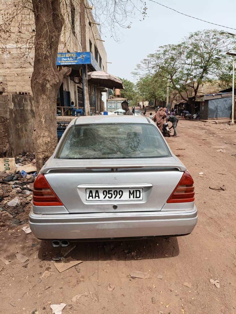 Voiture Mercedes Benz C220