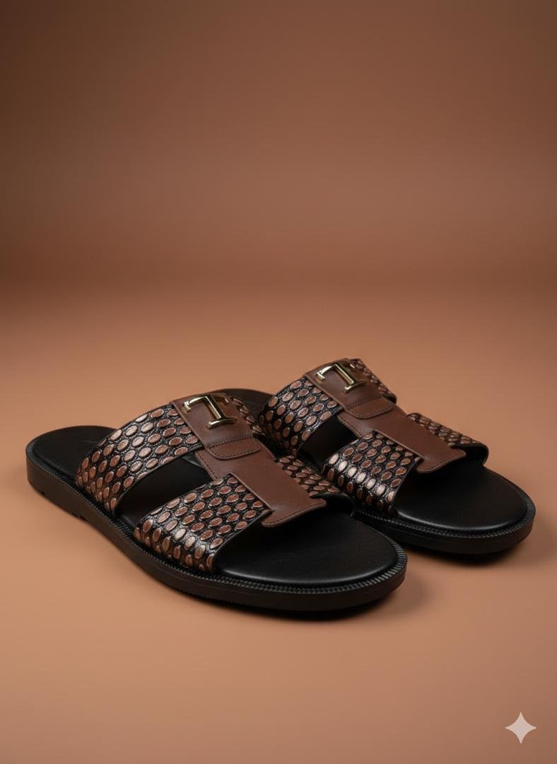CHAUSSURES, Sandales pour hommes, confectionnées en cuir véritable, présentent un design élégant avec des brides croisées et des détails tressés.