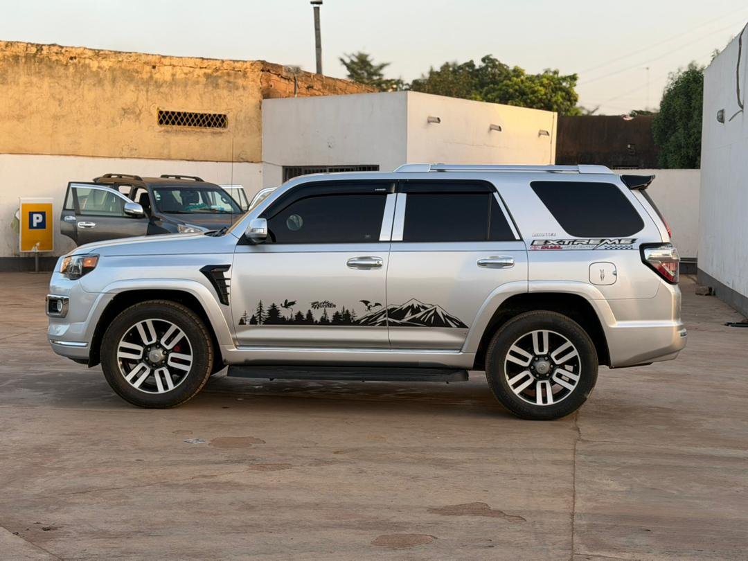 *TOYOTA 4RUNNER