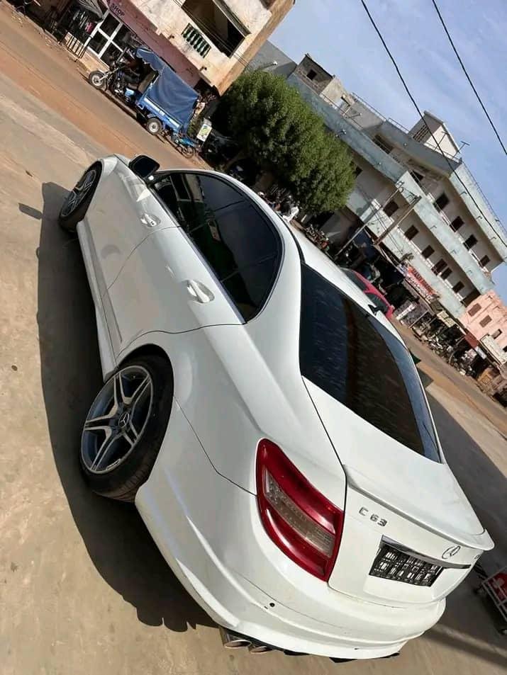 Mercedes C 63 AMG, essence, plaque BY