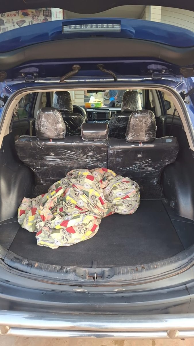 *Rav4 2015 essence 4cylindres automatique climatisée très très propre 7.800.000f cfa*     *Quasi aurevoir*