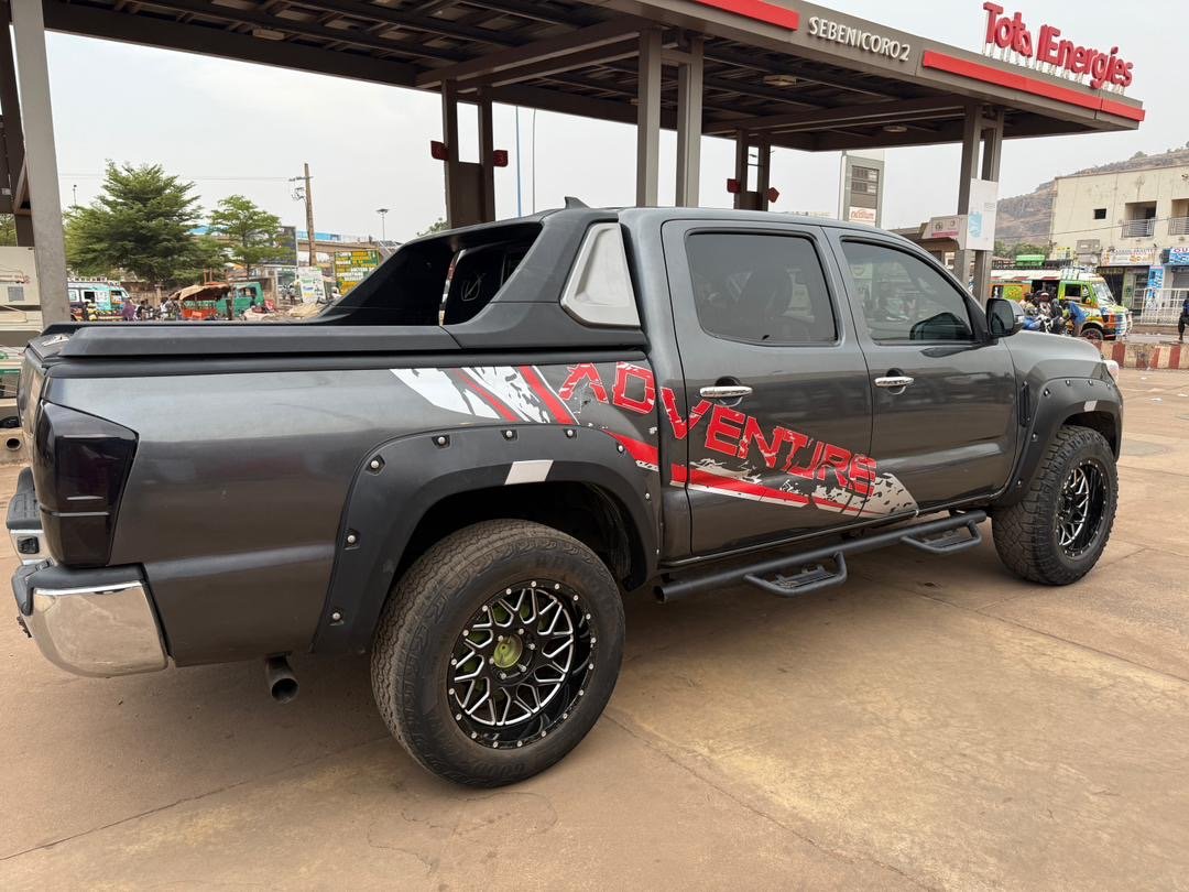 TOYOTA TACOMA ANNÉE 2011