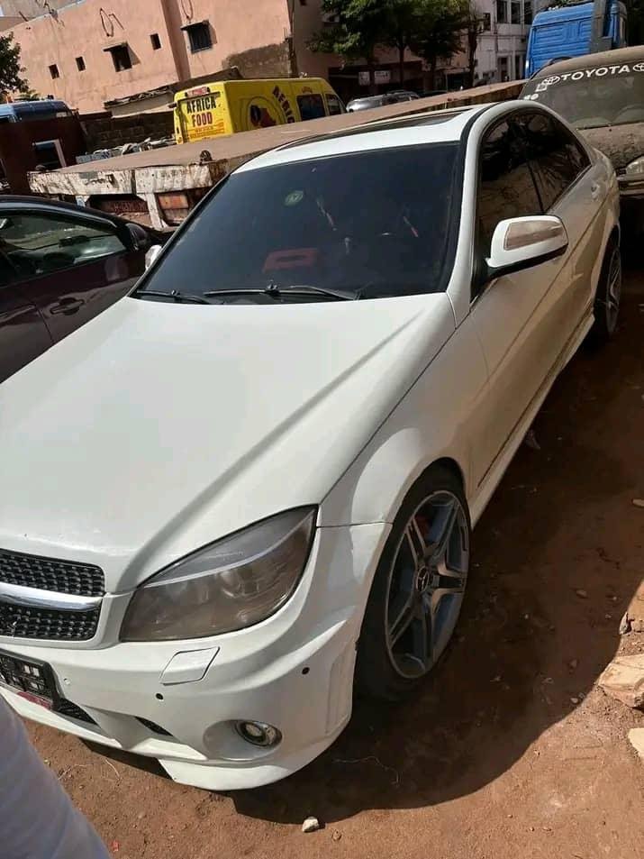 Mercedes C 63 AMG, essence, plaque BY