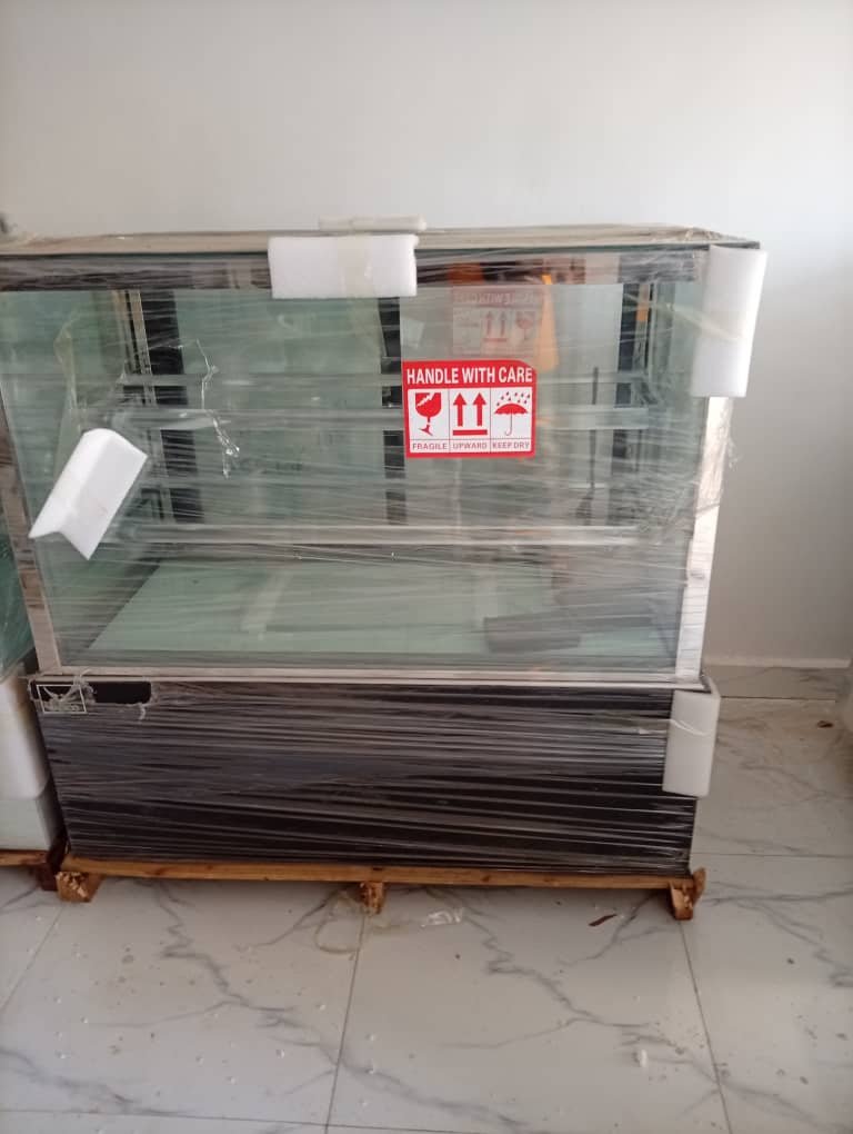 Vitrines froides et chaudes disponibles