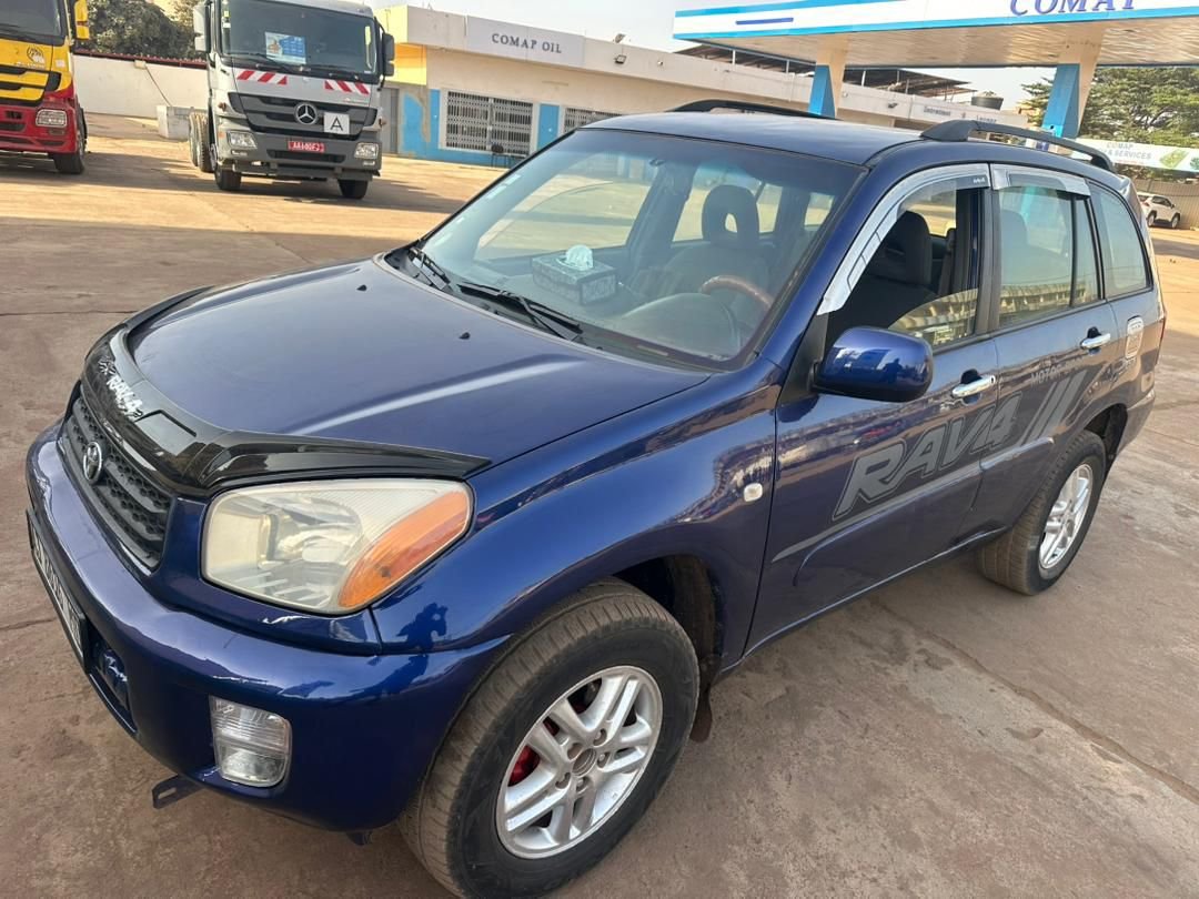 Toyota RAV4, manuelle , bien climatisée