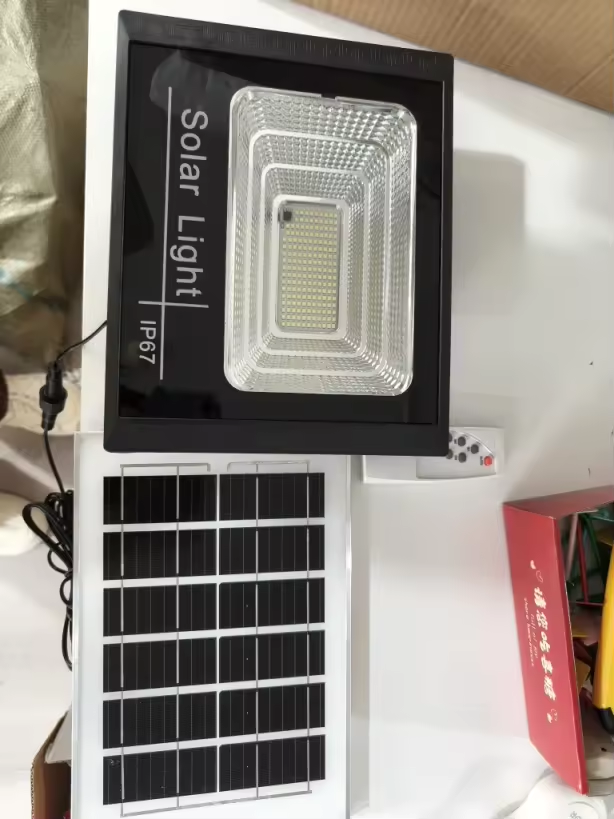 Lampe solaire IP67,100w(10H d'autonomie)