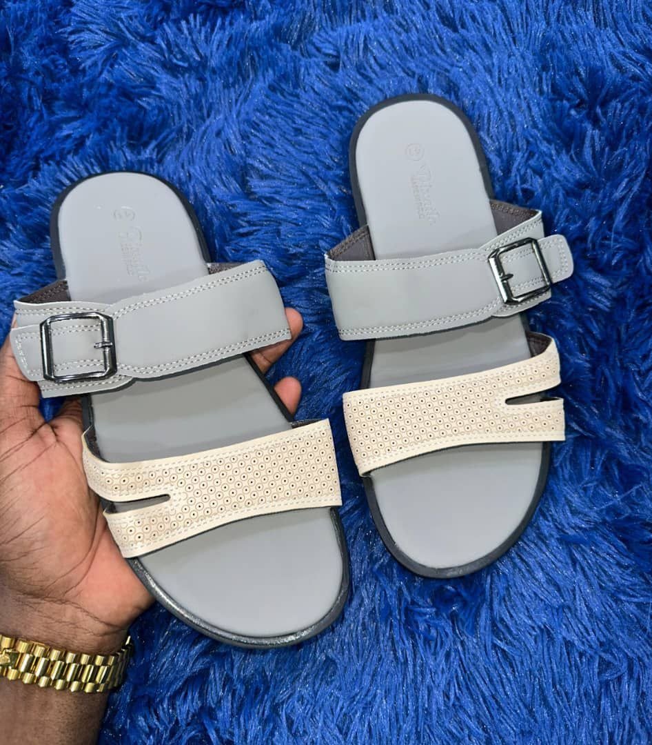 de chaussures Tapettes Dixaile🥰🥰🥰  Pointures : *41 42 43 44 45*  *NB: le stock est limité*
