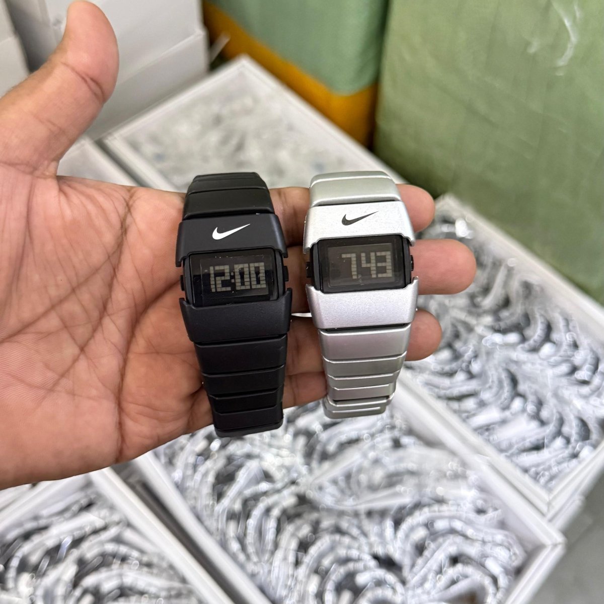 montres Nike ⌚✨  ✅ Nouveau modèle tendance ✅ Affichage numérique et analogique ✅ Design élégant.