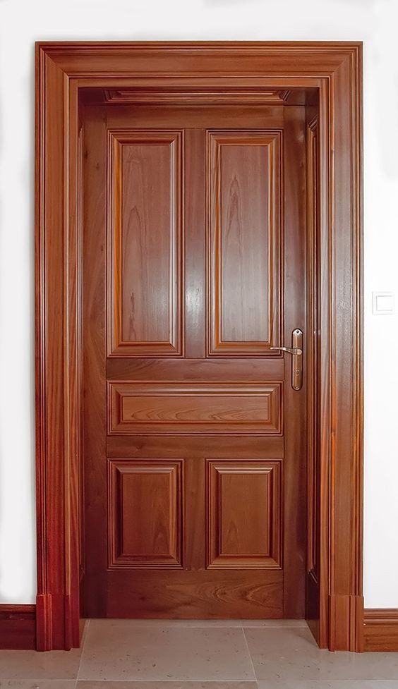 Porte en bois massif